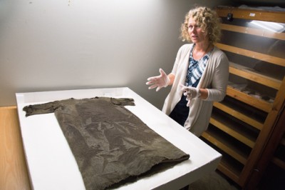 Marianne Vedeler with Tunic. Photo: Yngve Vogt
