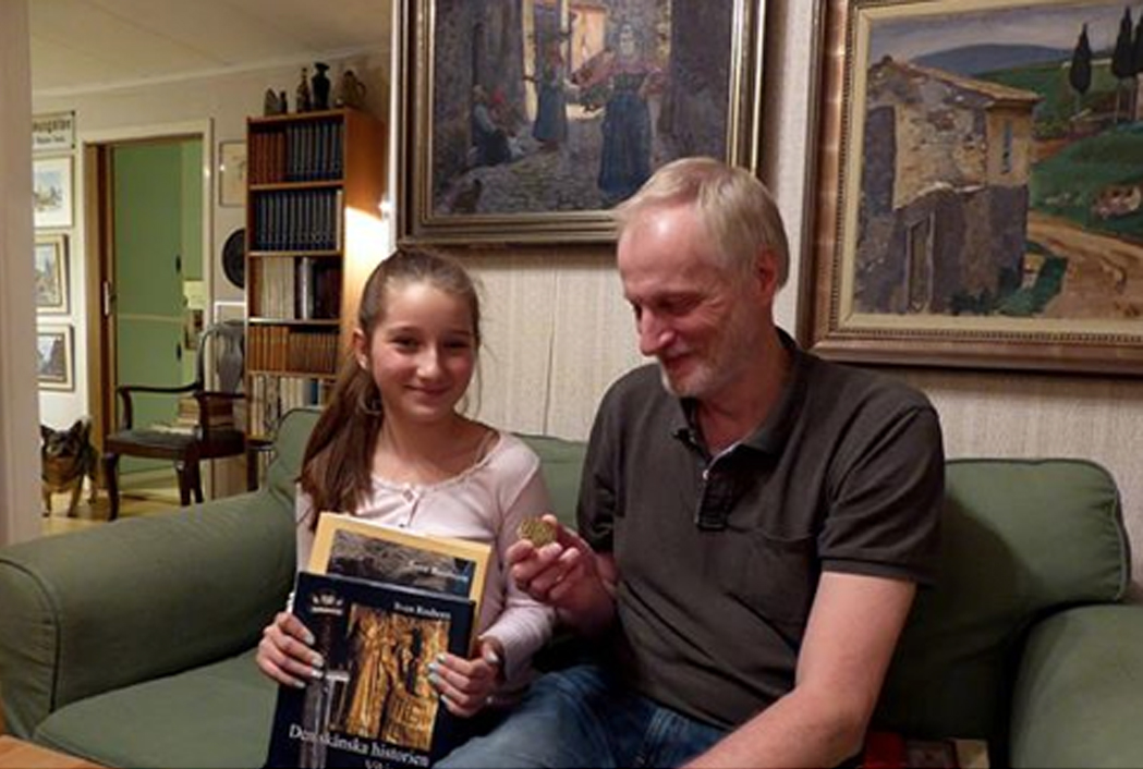 Svem Rosborn and girl with golden disk 2014