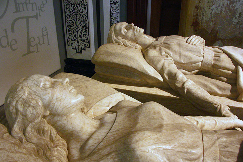 Lovers from Teruel. Tomb by Juan de Ávalos. Sorce: Wikipedia