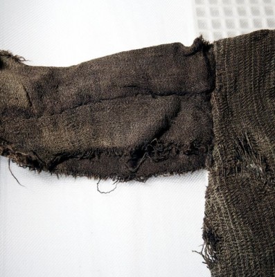 Tunic - detail. Photo: Mårten Teigen/ The Museum of Cultural History